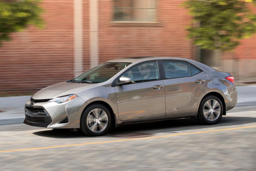  Toyota Corolla LE 2016 года  (US) (фото 5 из 17)